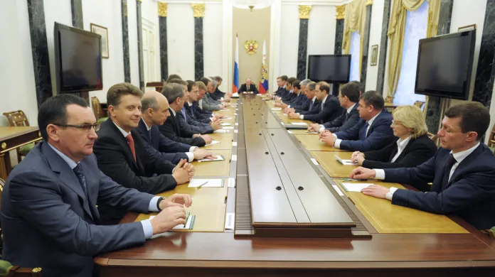 Vladimir Putin s novým ruským kabinetem