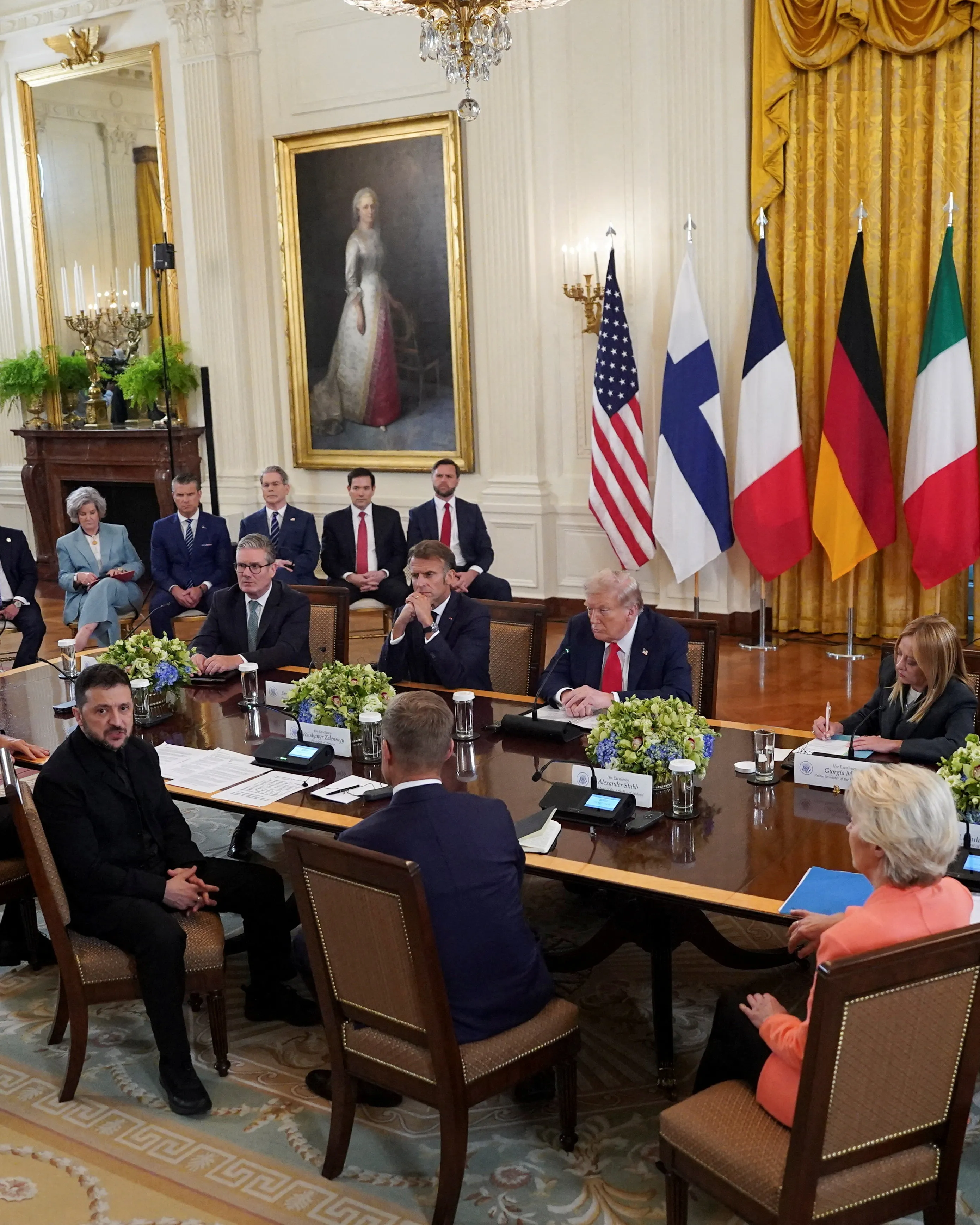 Trump oznámil, že začal s přípravami na schůzku Putina a Zelenského