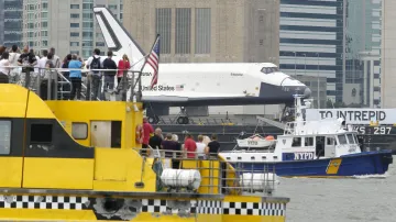 Raketoplán Enterprise doplul do New Yorku