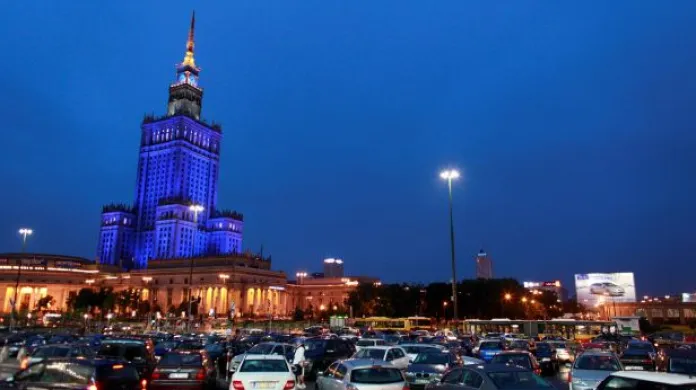 Palác kultury a vědy ve Varšavě slaví narozeniny