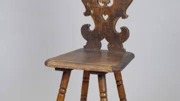 Židle od Dušana Jurkoviče pro interiér dívčího penzionátu Vesny, 1899