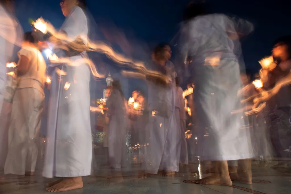 Miliony buddhistů oslavují Vesak
