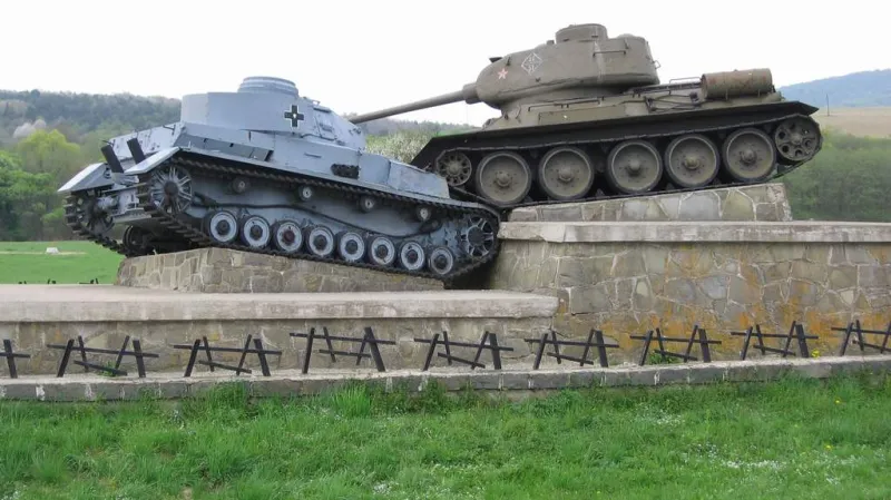 Památník bitvy o Dukelský průsmyk