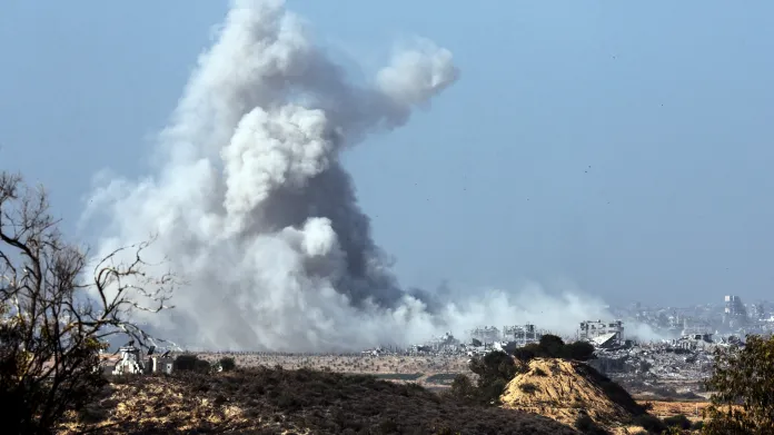 Kouř nad severem Pásma Gazy po izraelském útoku