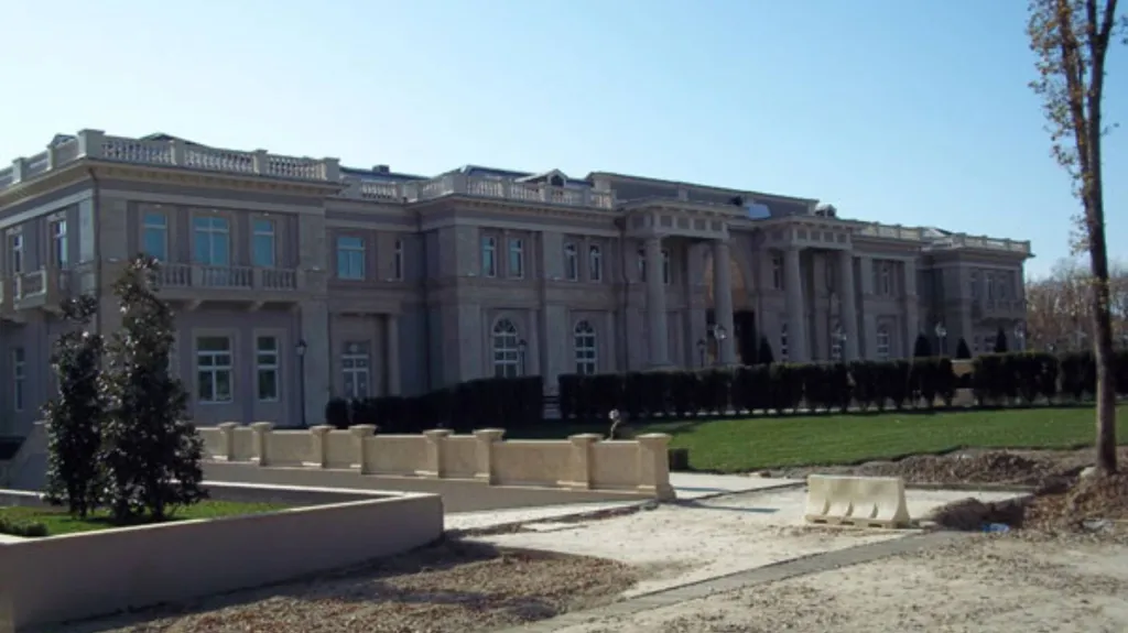 Rozestavěný Putinův palác (foto pochází z roku 2011)