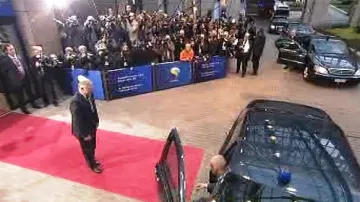 Účastníci přijíždějí na summit EU