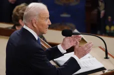 Spojené státy stojí po boku Ukrajiny, řekl Biden v projevu v Kongresu. USA zavírají vzdušný prostor ruským letadlům