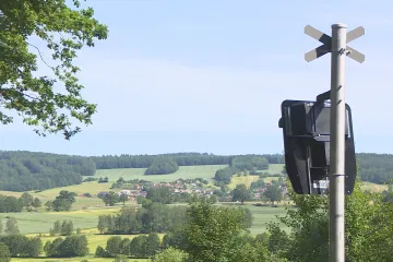 Dobřejovičtí odmítají trasu koridoru z Prahy na jih Čech. Měli by rychlíky u lesa na dohled