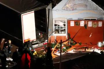 Svědci o útoku v Berlíně: Vše zhaslo, následovaly rány a křik