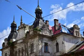 Majitel nádraží Vyšehrad zanedbává péči o objekt. Milionovou pokutu ani po měsících nezaplatil