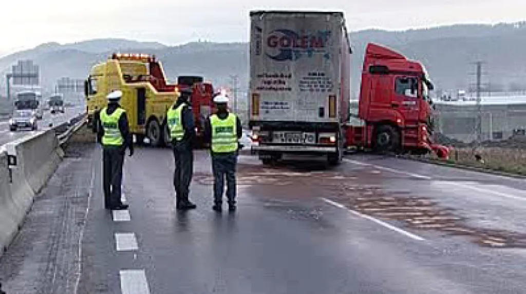 Policie u nehody kamionu