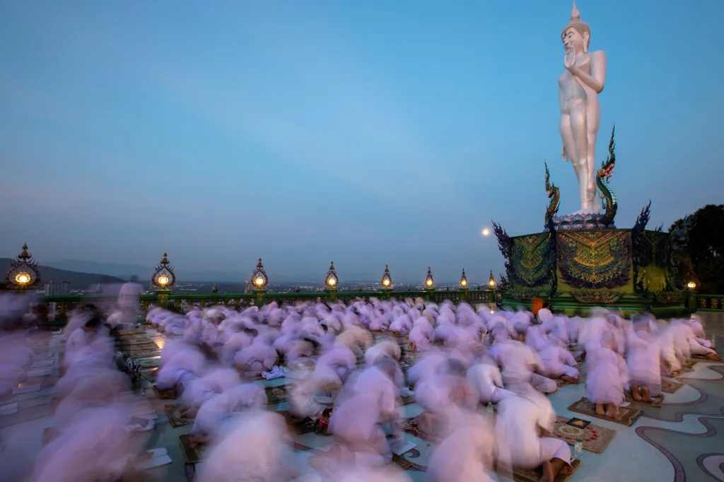 Pojmenování Vesak vychází ze slova Vesākha nebo Vaiśākha, což je označení Buddhy v sanskrtu