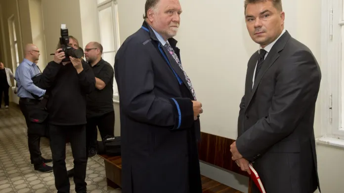 Lobbista Marek Dalík se svým obhájcem Tomášem Sokolem