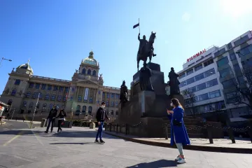 Na konci měsíce bude v Česku asi 9430 případů covidu-19. Hygienici se zaměří na rizikové profese