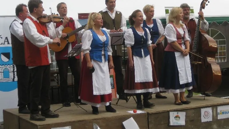 Z akce ve Strančicích