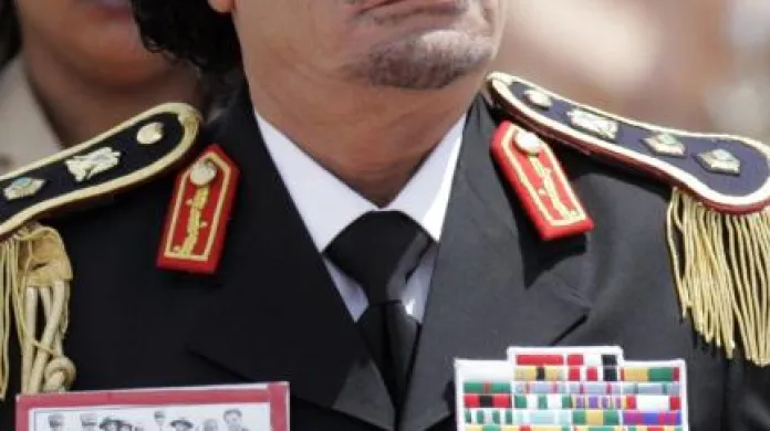 Lybijský vůdce Muammar Kaddáfí na třídenní oficiální návštěvě Itálie.