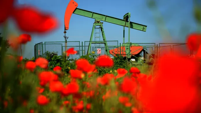 Těžba ropy na Moravě