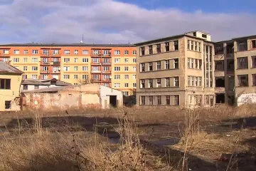 Zchátralá opavská textilka Karnola je útočištěm bezdomovců. Sousedé si stěžují na neustálé problémy