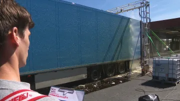 Kvůli hrozbě slintavky musí kamiony na hranicích stále na dezinfekci