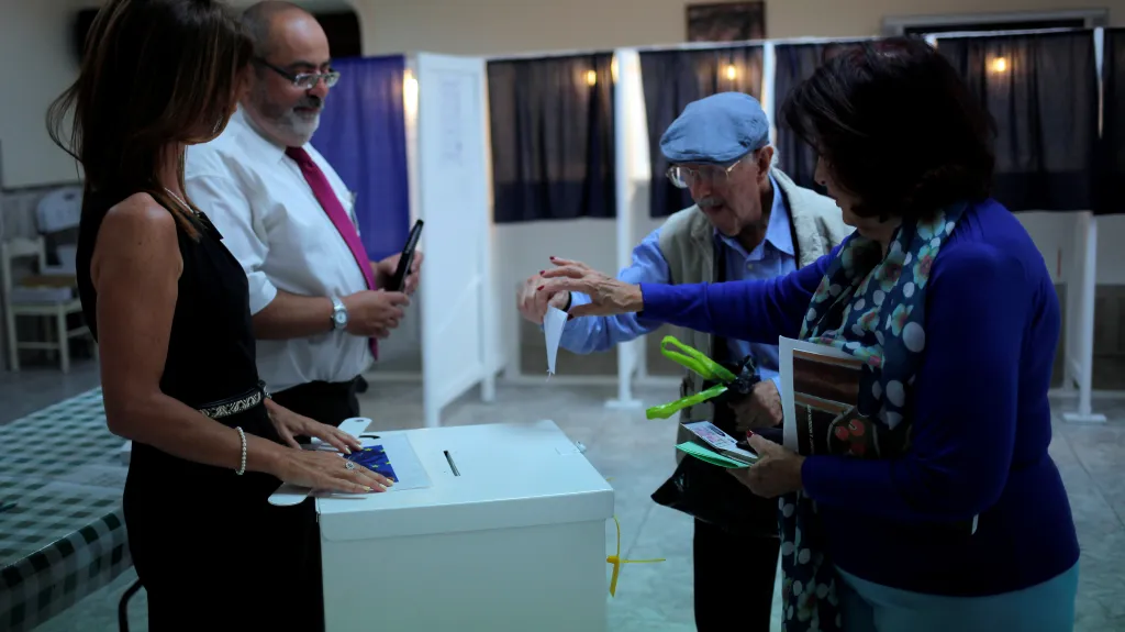 Hlasovací místnosti na mnoha místech hlásí vysokou účast