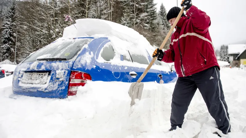 Odhazování auta v Horní Malé Úpě v Krkonoších