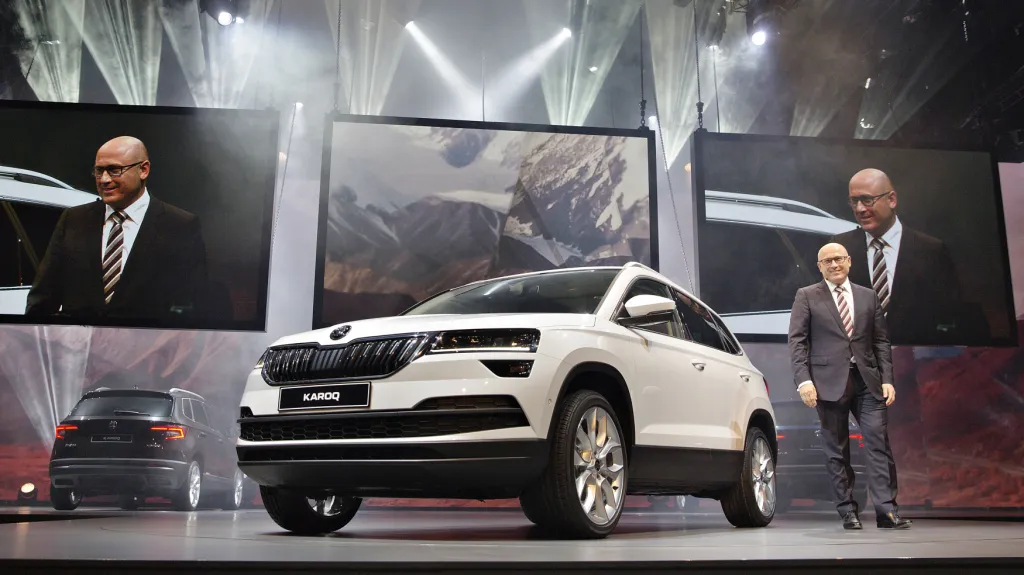 Šéf automobilky Škoda Auto Bernhard Maier představil ve Stockholmu SUV Škoda Karoq