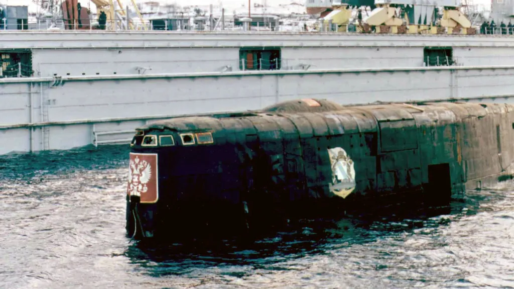 Vyzvednutý vrak Kursku