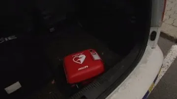 Defibrilátor v policejním voze