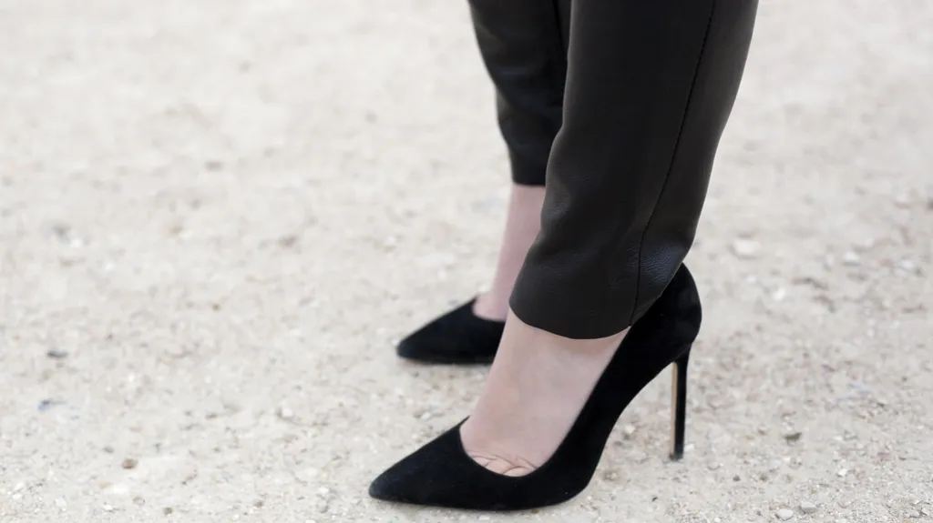 Ženy v Paříži si už oblékají kalhoty legálně