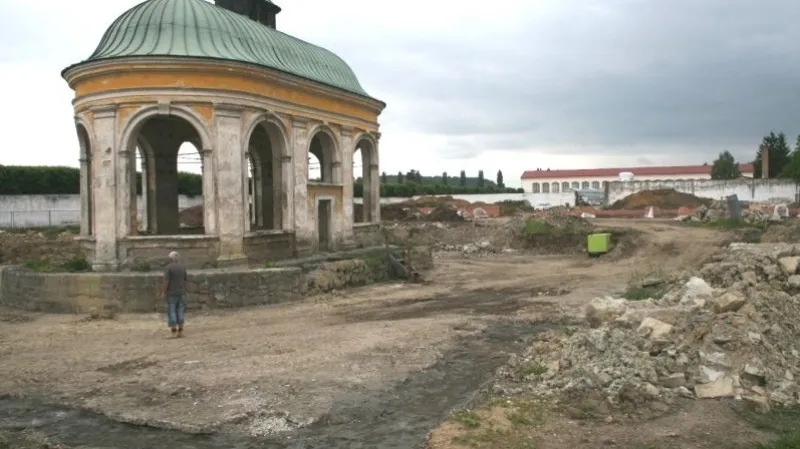 Ptáčnice během rekonstrukce v roce 2013