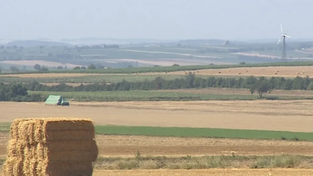 Rakouské větrné elektrárny jsou vidět až od Chvalovic
