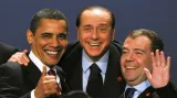 Barack Obama, Silvio Berlusconi a Dmitrij Medvěděv na setkání zemí G20 (2. dubna 2009)