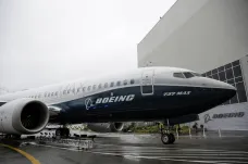 Boeingy 737 MAX mají další potíže, tentokrát se vztlakovými klapkami