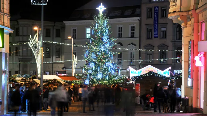 Vánoční strom na náměstí Svobody