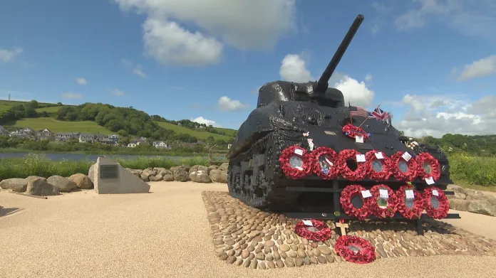 Tank připomínající památku padlých vojáků při operaci Tiger