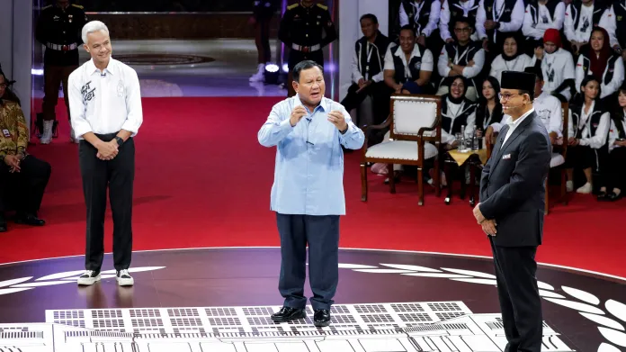 Indonéští prezidentští kandidáti Ganjar Pranowo, Prabowo Subianto a Anies Baswedan