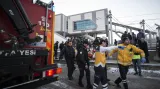 Záchranáři na místě nehody v Ankaře