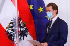 Rakousko zavádí noční zákaz vycházení, v Anglii budou fungovat jen nezbytné služby