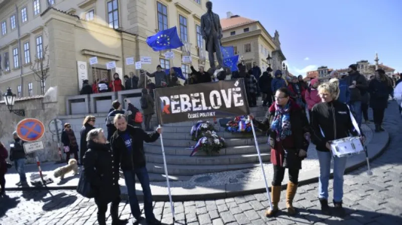 Protest u sochy TGM,  Autor: Michal Kamaryt,  Zdroj: ČTK