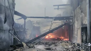 Požár haly v Polici nad Metují