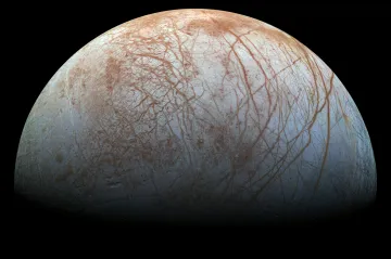 Jupiterův měsíc Europa nejspíš ukrývá oceán, v němž může být život. Webb poskytl nové indicie