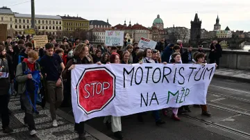 Pražský protest studentů proti jmenování kandidáta Motoristů ministrem životního prostředí