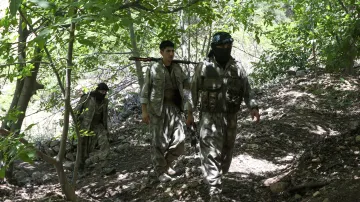 Ozbrojenci íránských kurdských sil působících v Iráku, snímek z června 2025