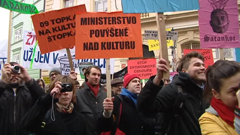Demonstrace proti slabým dotacím na živou kulturu
