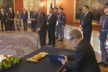 Zeman a Drahoš se liší v otázce předčasných voleb i jmenování premiéra bez důvěry