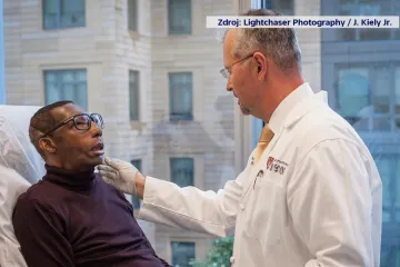 Bohdan Pomahač transplantoval tvář dosud nejstaršímu pacientovi. „Dlouho jsme čekali“