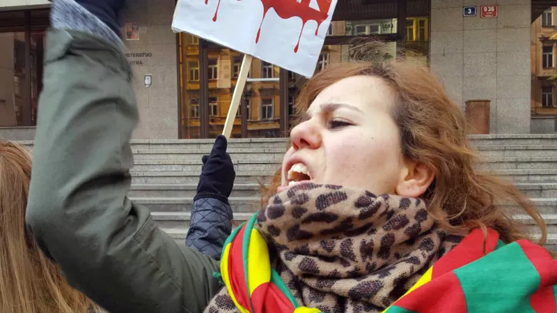 Demonstrace podporovatelů zadrženého kurdského politika Sáliha Muslima před ministerstvem vnitra