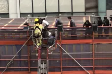 Požár uvěznil na 150 lidí v hongkongském obchodním centru. Hasiči je evakuovali