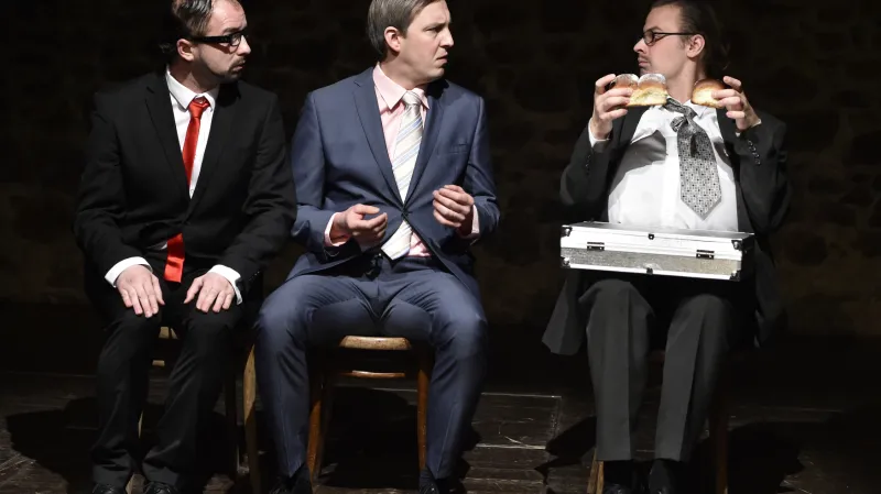 Zleva: Alexandr Stankov jako Ovčáček, Miroslav Sýkora v roli Mynáře a Filip Teller jako Forejt