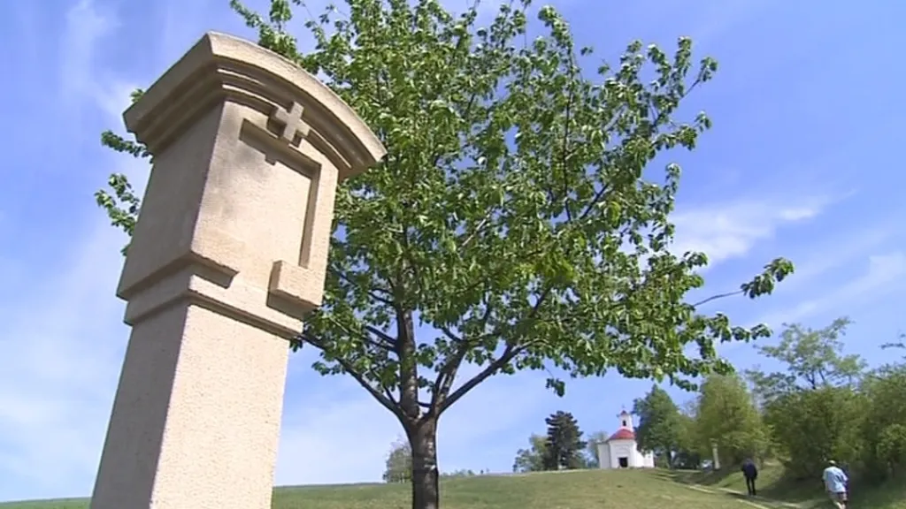 Slavkovská křížová cesta je ještě bez výzdoby
